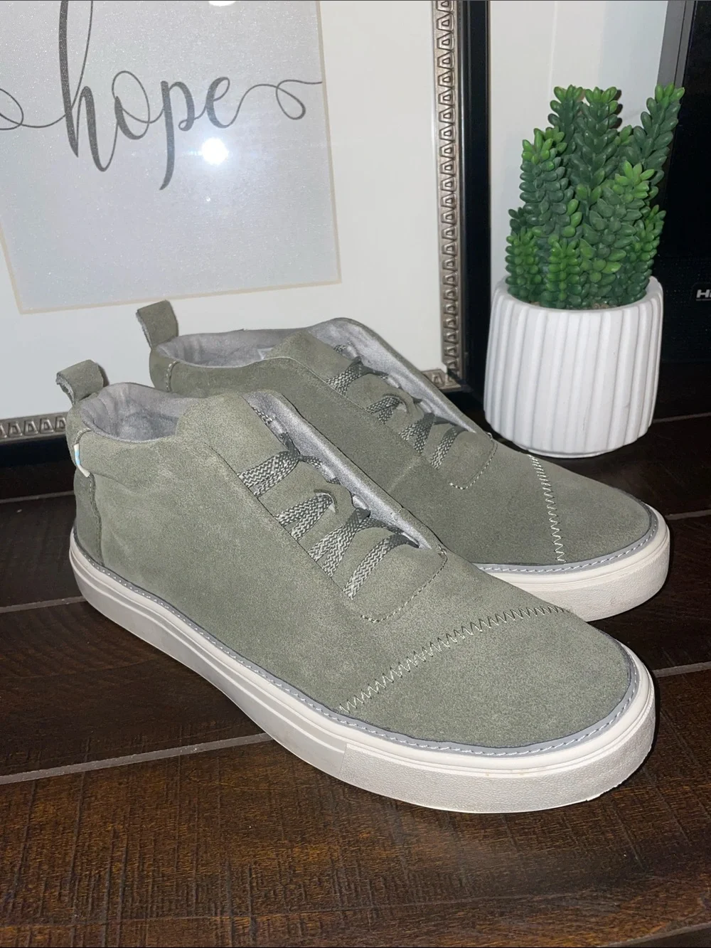 Toms Riley Trainers Olive Green Suede Low-Top Women’s Sneakers Size 9.5